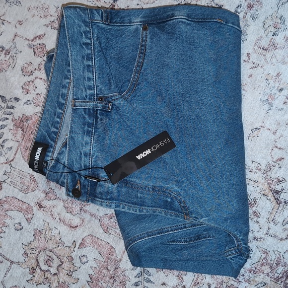 Crossover Straight Leg Jeans - Medium Wash - Picture 4 of 4